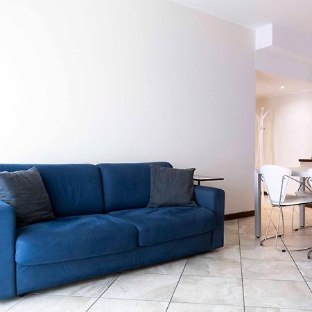 Blue Lake Arona - Cozy Apartment In City Center Exteriör bild