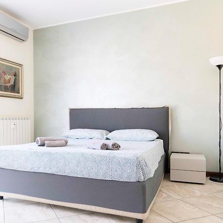 Blue Lake Arona - Cozy Apartment In City Center Exteriör bild
