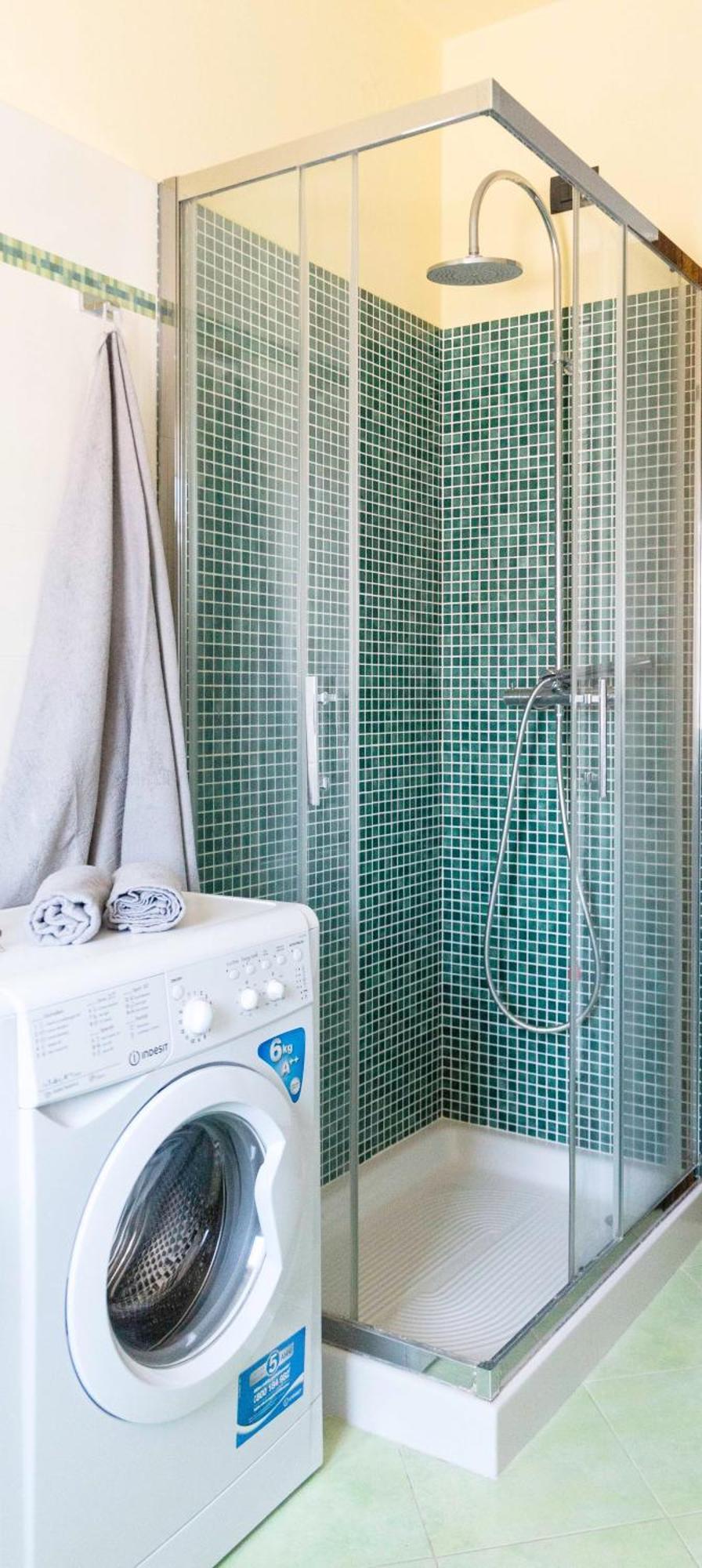 Blue Lake Arona - Cozy Apartment In City Center Exteriör bild