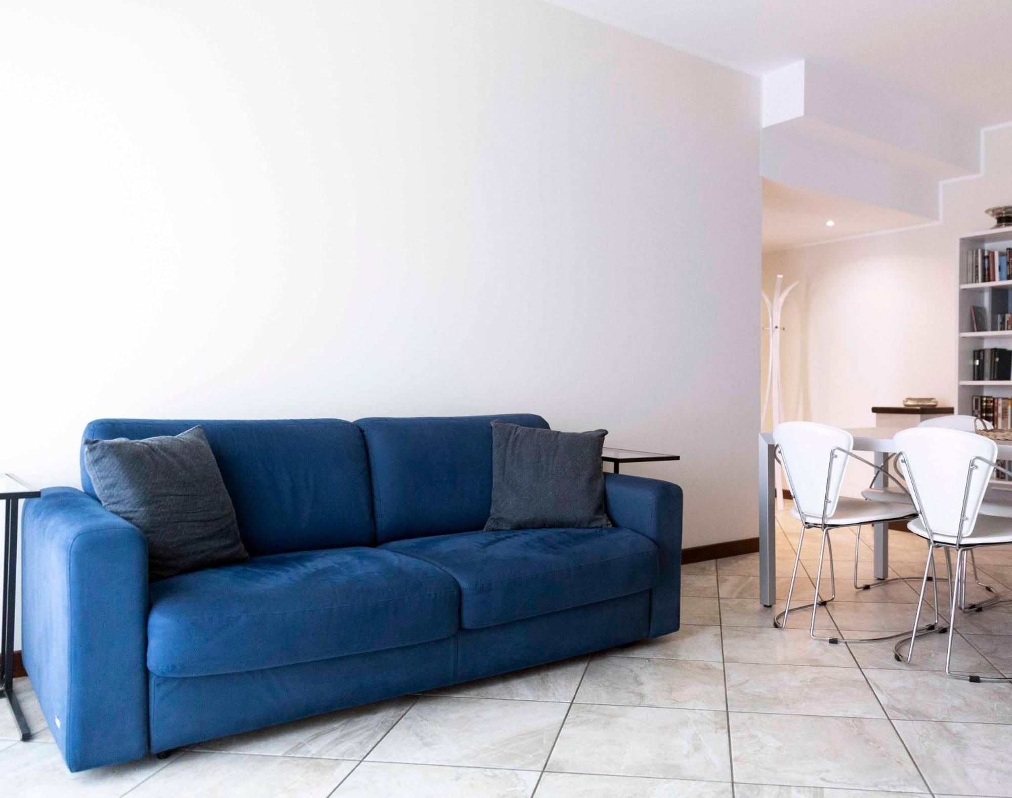 Blue Lake Arona - Cozy Apartment In City Center Exteriör bild