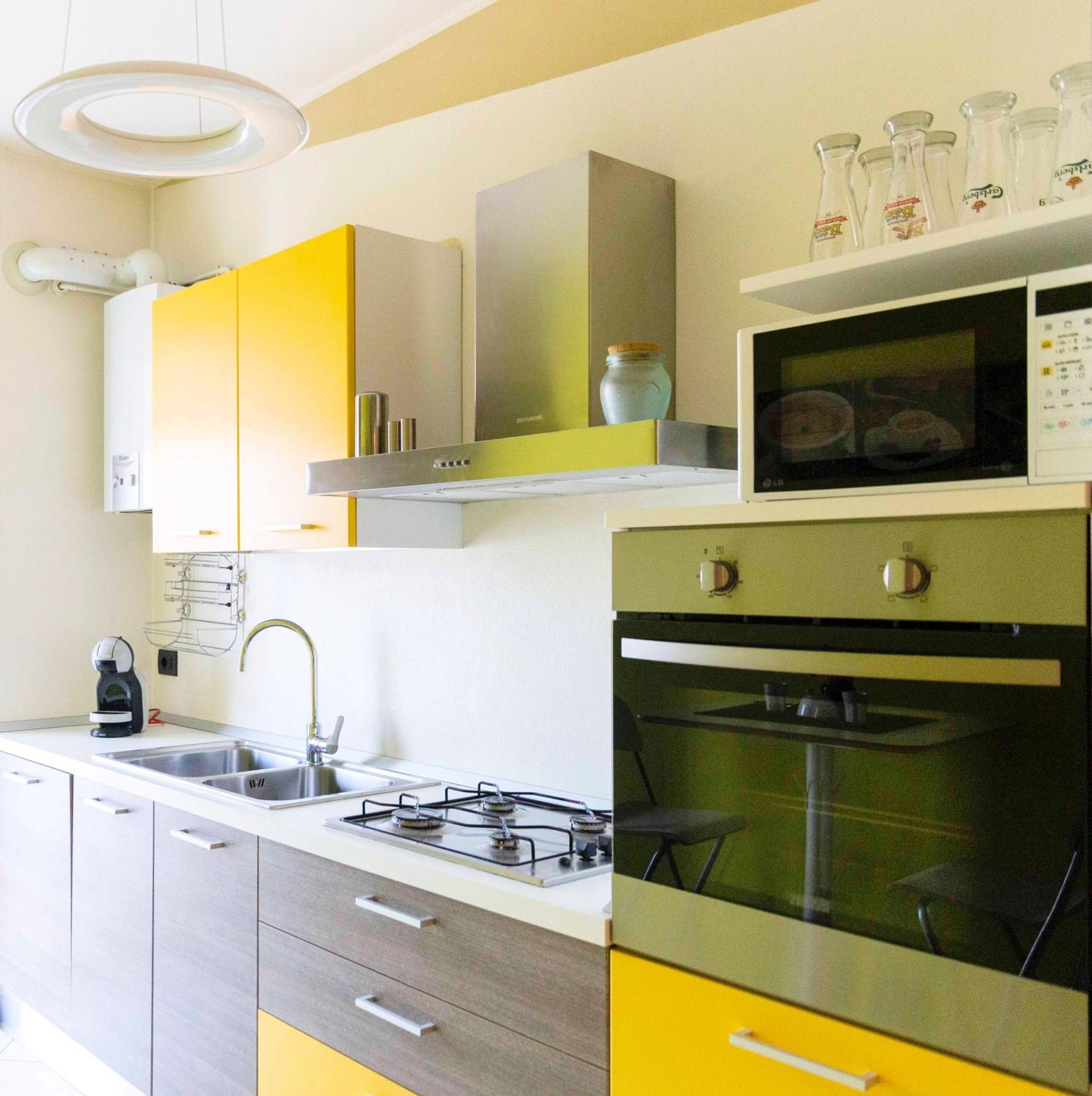 Blue Lake Arona - Cozy Apartment In City Center Exteriör bild
